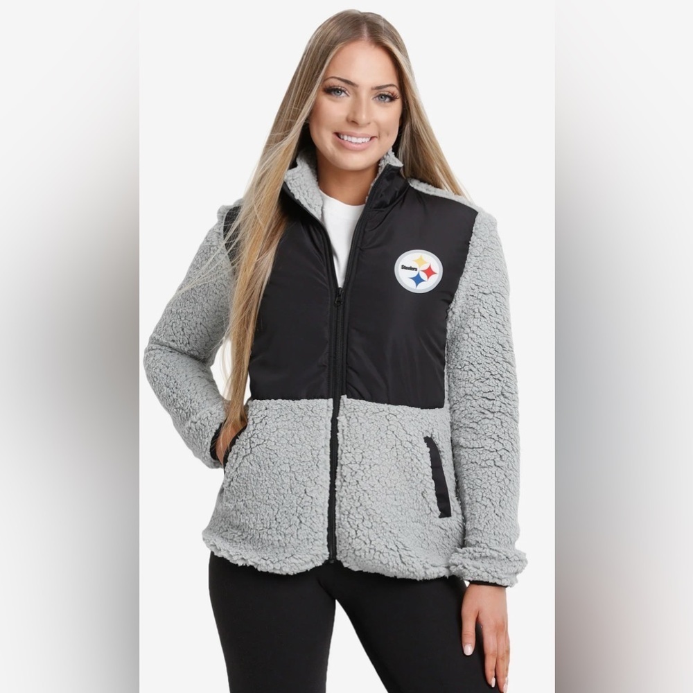 NWT- FOCO Pittsburgh Steelers Women’s Sherpa Soft Zip Up Jacket SIZE: Large